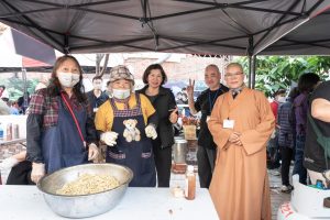 真巖寺冬令溫馨送關懷暨愛地球一天一餐素活動