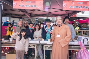 真巖寺冬令溫馨送關懷暨愛地球一天一餐素活動