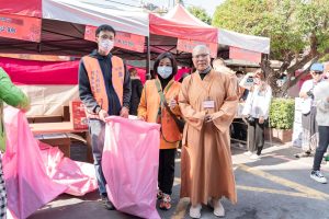 真巖寺冬令溫馨送關懷暨愛地球一天一餐素活動